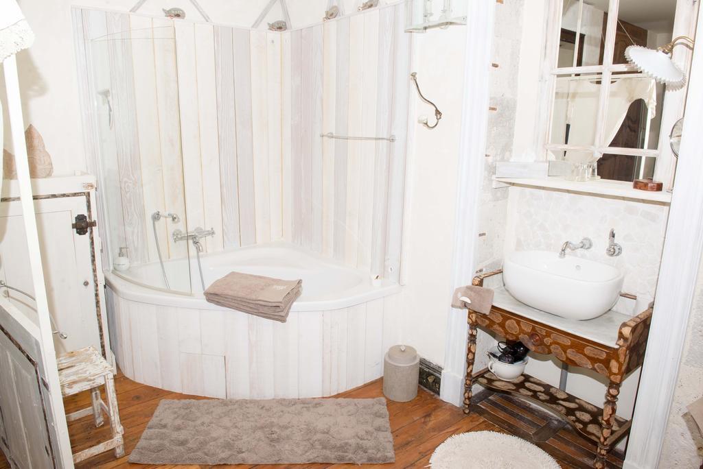 Lusignan-Petit Au Bonheur D'Alphonse Bed & Breakfast 部屋 写真
