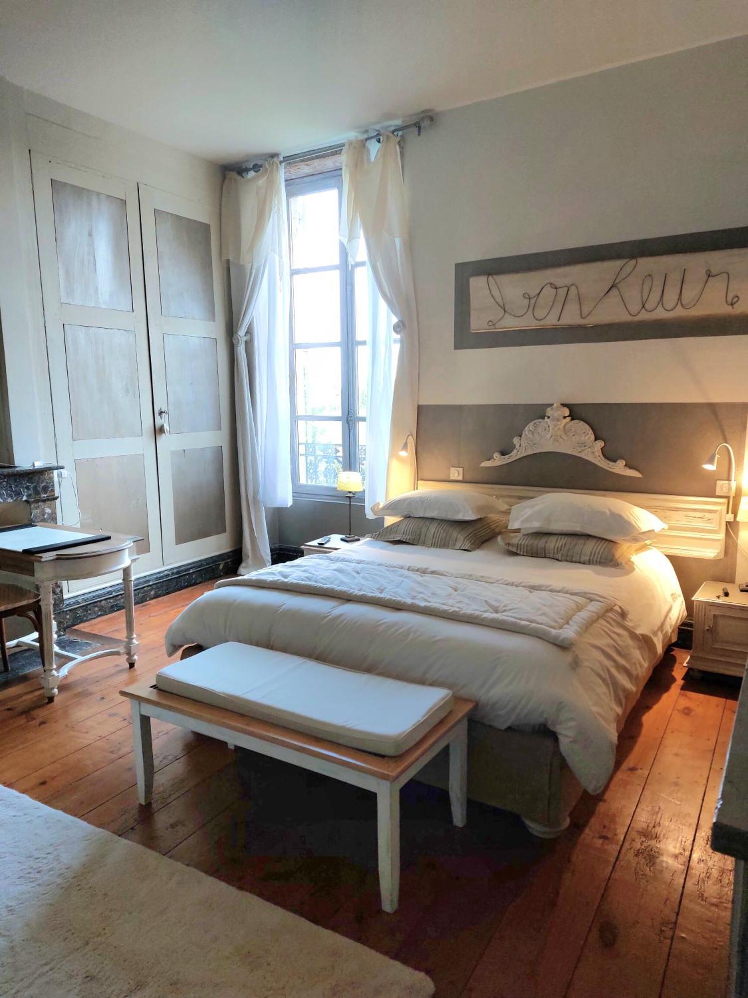Lusignan-Petit Au Bonheur D'Alphonse Bed & Breakfast エクステリア 写真