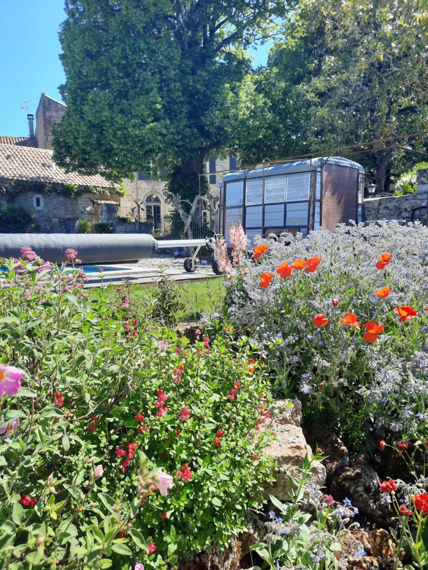 Lusignan-Petit Au Bonheur D'Alphonse Bed & Breakfast エクステリア 写真